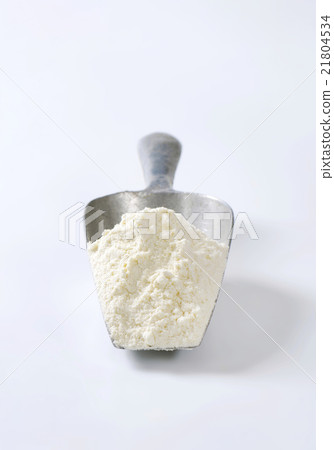 Scoop of wheat flour Scoop of wheat flour 21804534