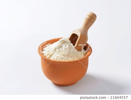 Wheat flour in terracotta dish 21804557