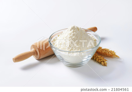 Wheat flour and rolling pin 21804561