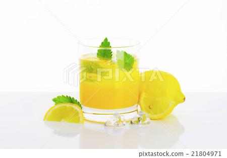 Glass of lemon juice drink 21804971