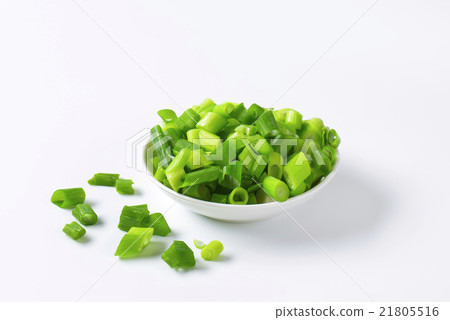 Chopped spring onions Chopped spring onions 21805516