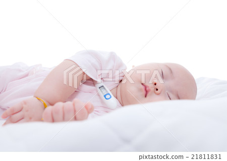 Close-up newborn baby sleeping 21811831