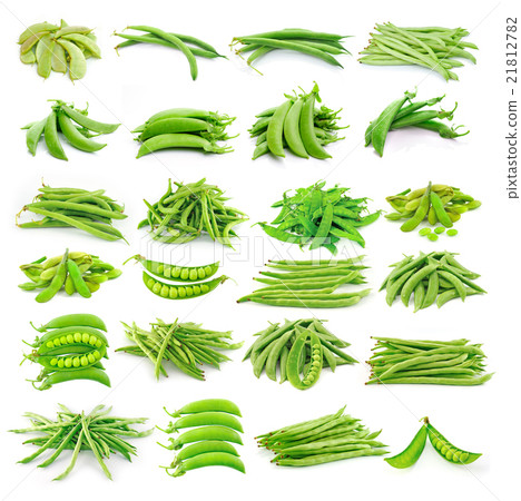 图库照片: green beans isolated on white background