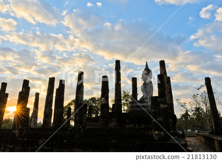Sukhothai Historical Park at sunrise 21813130