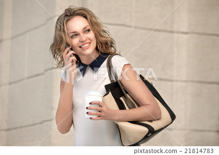 Coffee break. 21814783