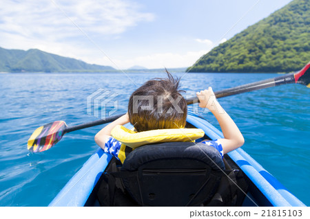 A boys riding a canoe and playing marine sports 21815103
