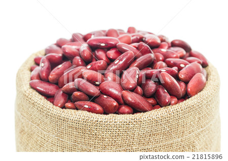 Kidney beans in wood cup on white background Kidney beans in wood cup on white background 21815896