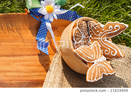 decorated gingerbread on a wooden plate decorated gingerbread on a wooden plate 21819409