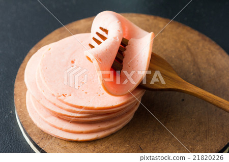 ham sausage or rolled bologna slices ham sausage or rolled bologna slices 21820226