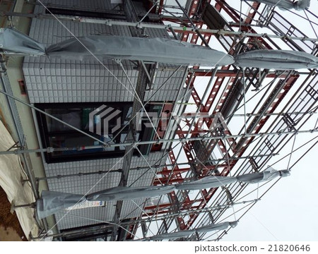 Constructing a detached house with steel structure 21820646