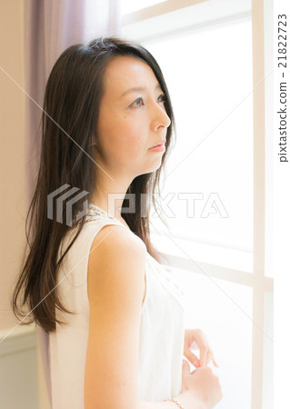 Middle aged women's portrait 21822723