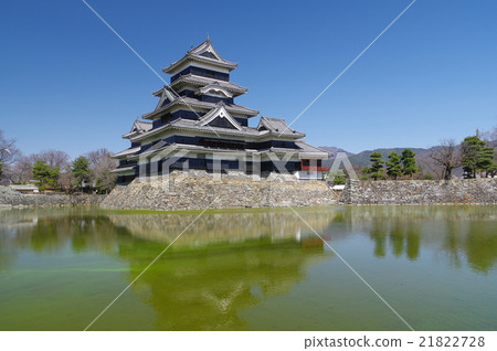 Shinshu Matsumoto National Treasures Matsumoto Castle Genuine castle alias "Crow Castle" built during the Warring States Period 21822728
