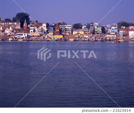 恒河和貝納雷斯的城市景觀 恒河和貝納雷斯的城市景觀 21823914