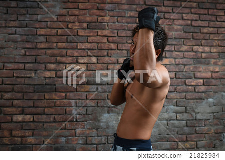 Punch shadow boxing Punch shadow boxing 21825984