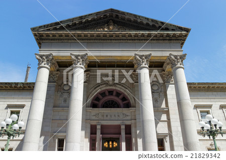 Osaka Prefectural Nakanoshima Library Osaka Prefectural Nakanoshima Library 21829342