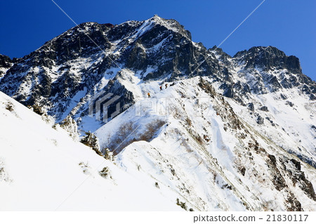 登山者從Amitabha's Col看到Yatsugatake / Akakake 登山者從Amitabha's Col看到Yatsugatake / Akakake 21830117