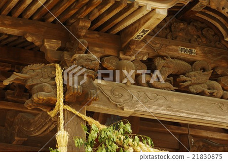 Shinshu Okaya Shrine神社Higashibori Shosetsu Hachimangu神社寺廟描繪雕塑Ogi風格花卉雕塑是一個神殿，有一個美妙的大廳和正殿 21830875