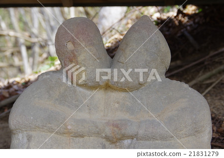 The kissing daio goddess of Ikezakura (Shogo Azumino's Daigo god, masonry cultural property) Expansion Her attitude of kissing is unusual 21831279
