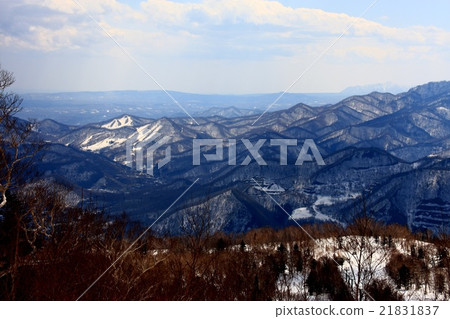 Mountains around Sapporo seen from Mount Neo-Para in early spring 21831837