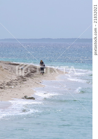On the beach of the west 21832021