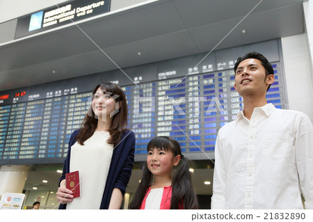 Airport Family Travel Image 21832890