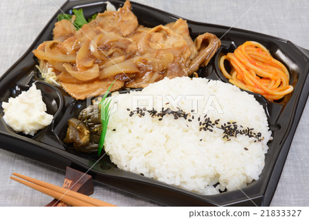 可口豬肉薑被烘烤的午餐盒 可口豬肉薑被烘烤的午餐盒 21833327