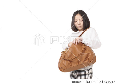 A young woman looking for something left behind 21834042