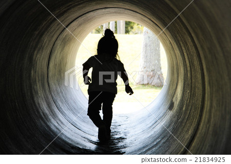 運行黏土管子的女孩 21834925