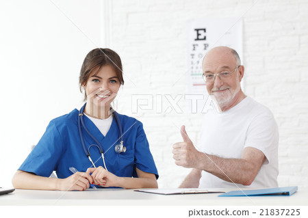 Patient getting new glasses 21837225