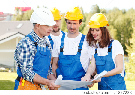 Team of buildres with plan 21837228