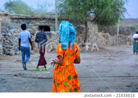 非洲·埃塞俄比亞婦女的多彩民族服裝 21838818