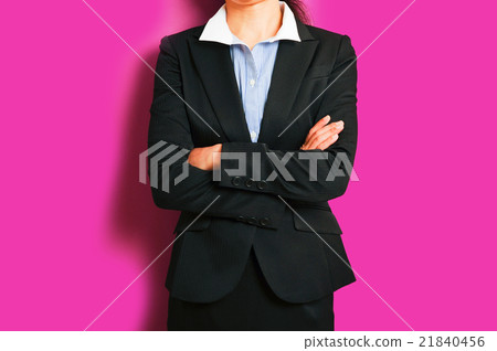 擔心的女商人，桃紅色背景 21840456