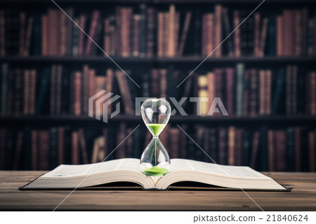 沉重的書和沙漏 沉重的書和沙漏 21840624