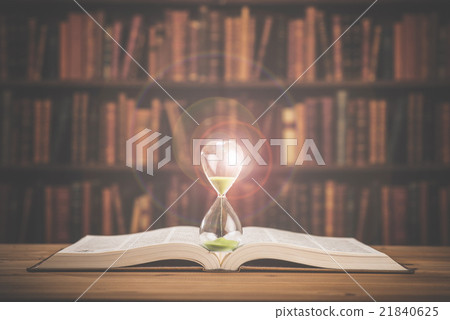 沉重的書和沙漏 21840625