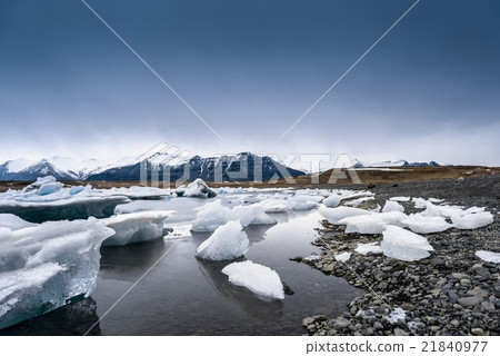 Icebergs at glacier lagoon Icebergs at glacier lagoon 21840977