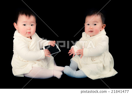 Babies and smartphone twins Babies and smartphone twins 21841477