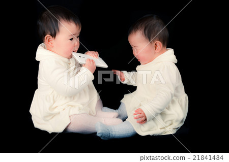 Babies and smartphone twins 21841484