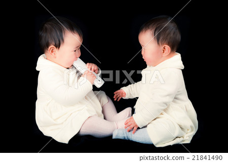 Babies and smartphone twins 21841490