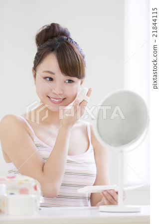 Japanese women who make up makeup 21844115