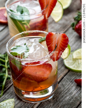 Strawberry mojito cocktail 21846291