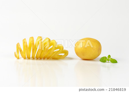 raw spiral cut potato raw spiral cut potato 21846819