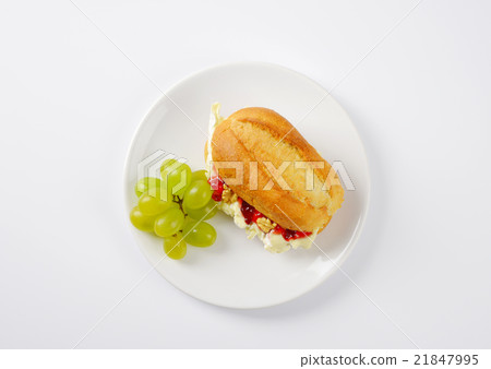 baguette with brie cheese 21847995
