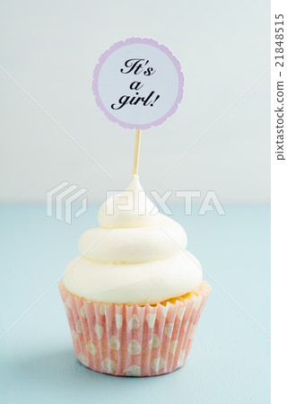 Baby shower cupcake 21848515