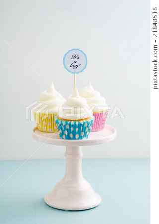 Three baby shower cupcakes Three baby shower cupcakes 21848518