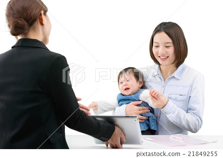 嬰兒和年輕母親的圖像談話與銷售夫人 21849255