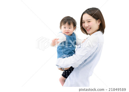 抱著嬰孩的一個年輕母親 21849589