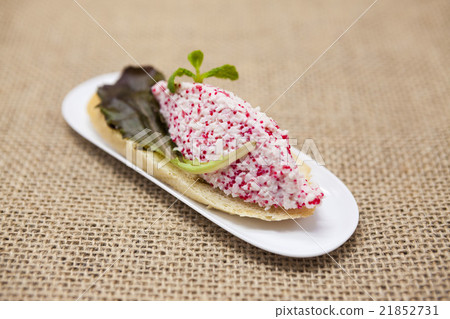 Delicious Spanish tapas with crab tartare 21852731