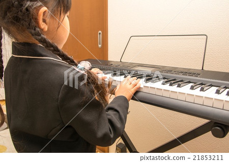 Piano girls 21853211