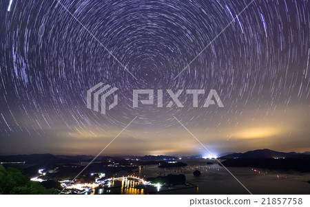 一顆滿星將流經漁港 一顆滿星將流經漁港 21857758