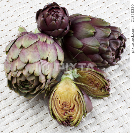 Perfect Raw Artichokes Perfect Raw Artichokes 21858330